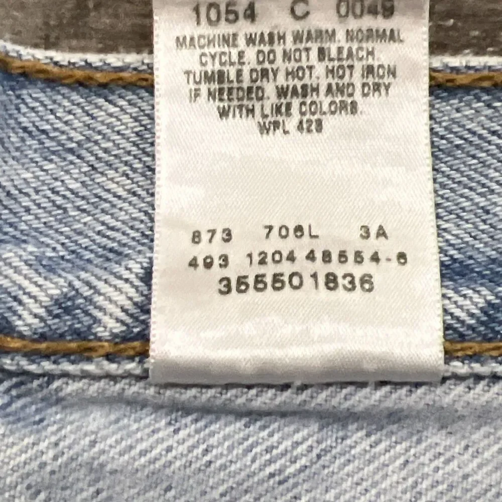 Vintage Y2K 2004 Levi’s 550 Relaxed Fit  Light Wash Blue Jean Shorts Jorts - 36
